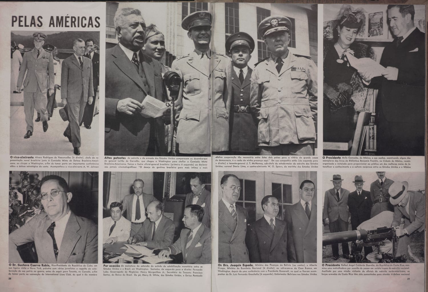 Fotografia do Vice-Almirante Alfeu Rodrigues de Vasconcellos em visita diplomática.