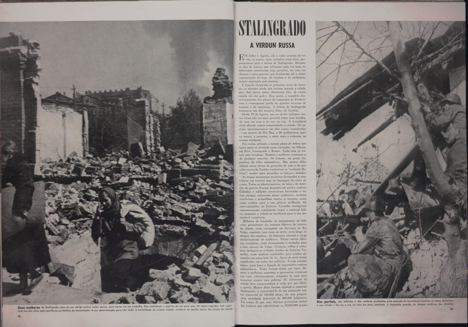 Fotografia mostrando a devastação urbana de Stalingrado com mulheres civis entre os escombros de casas bombardeadas.