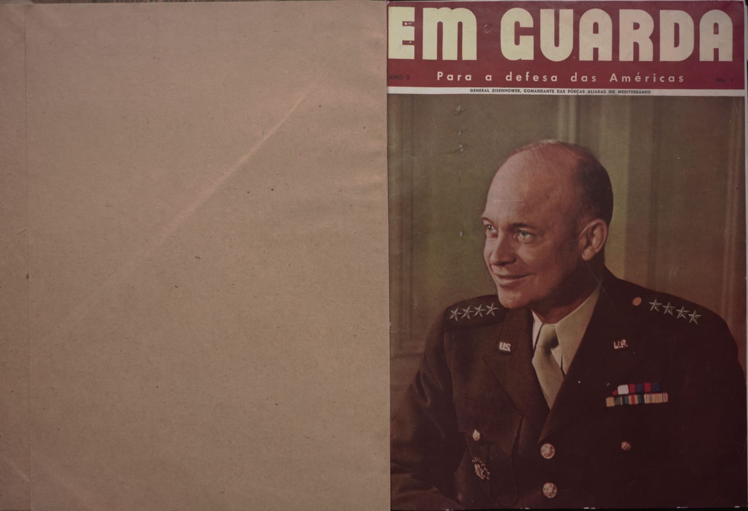 Fotografia oficial de General Eisenhower em uniforme de general do exército norte-americano durante a Segunda Guerra Mundial.
