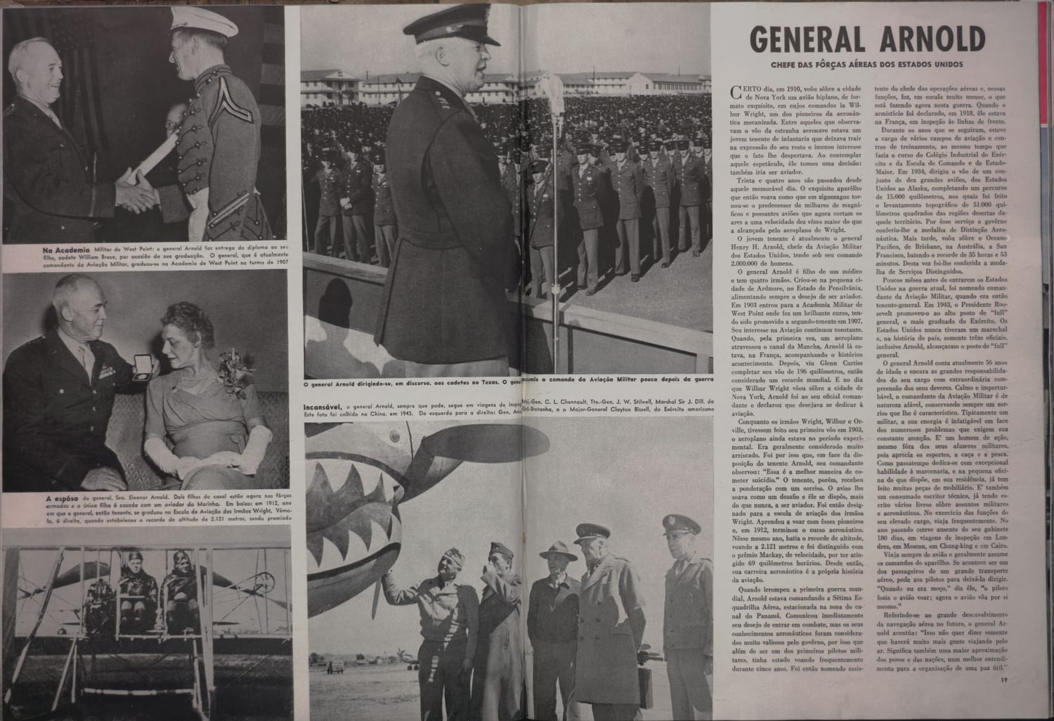 Arnold entrega diploma ao cadete William Bruce na Academia Militar de West Point.