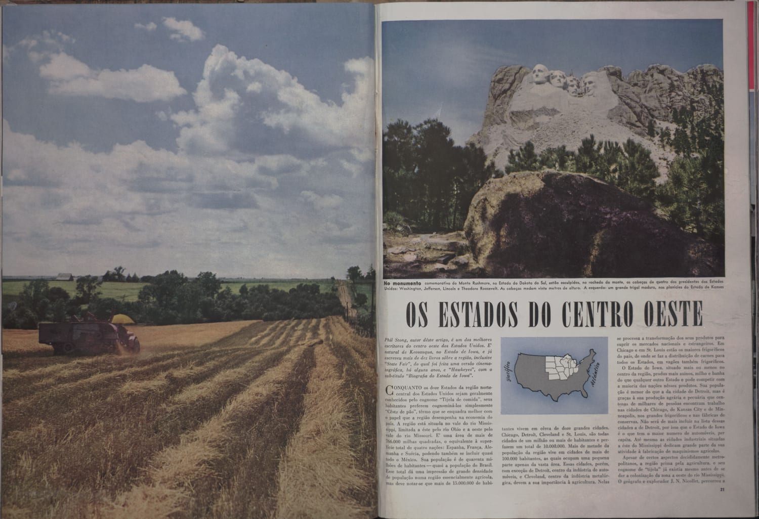 Fotografia de lavoura de trigo no Kansas com máquina colheitadeira em operação.
