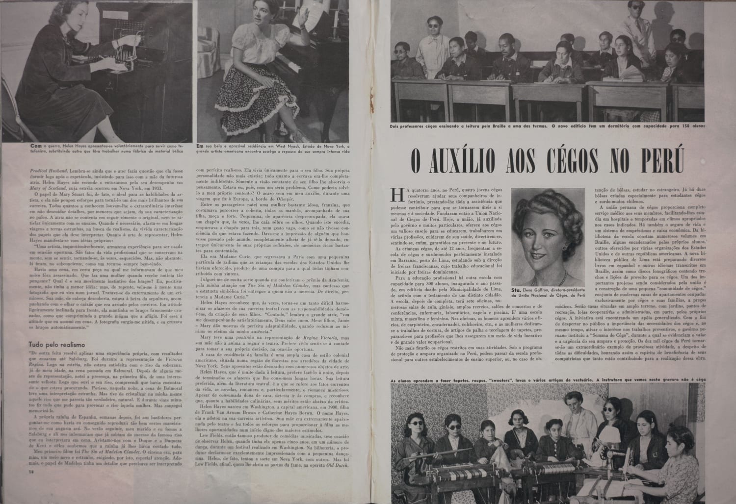 Fotografia de Helen Hayes tocando piano em sua residência